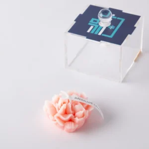 Powdery scented candle