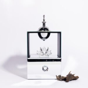 A gift or a gift for your loved ones, a crystal incense burner, a masterpiece, with a drawer containing incense and a half-tola of wine.